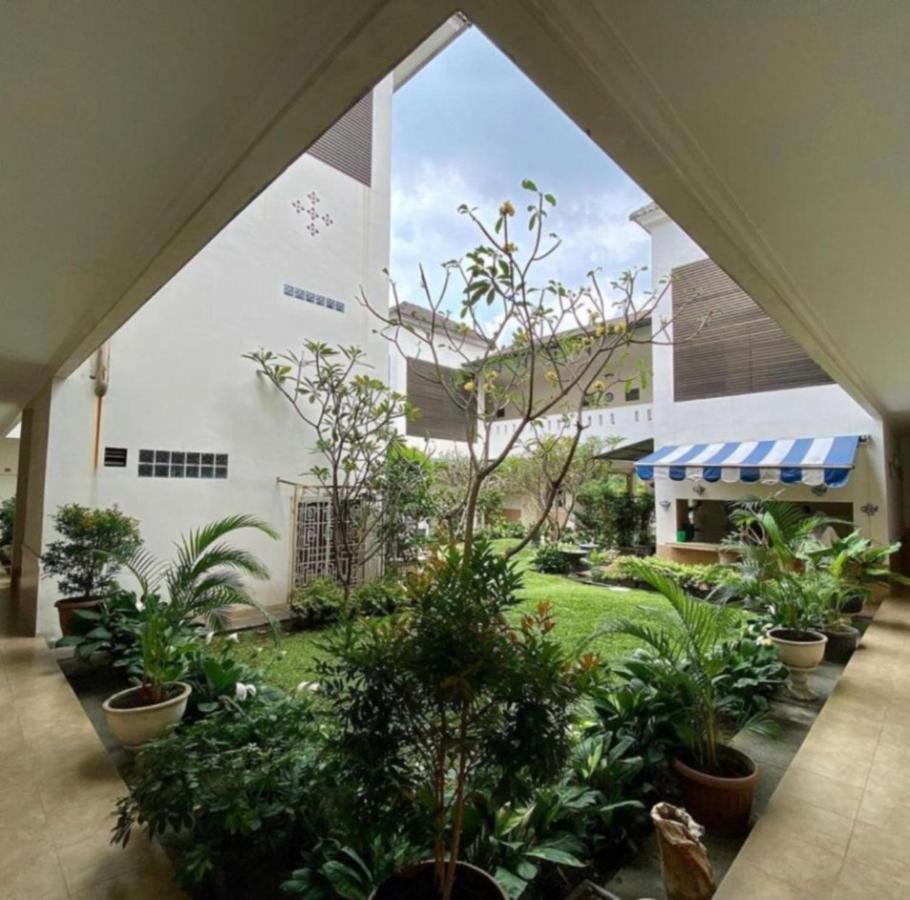 Hotel Roemah Moesi Medan Exterior foto