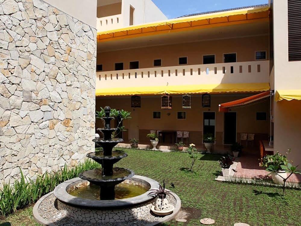 Hotel Roemah Moesi Medan Exterior foto