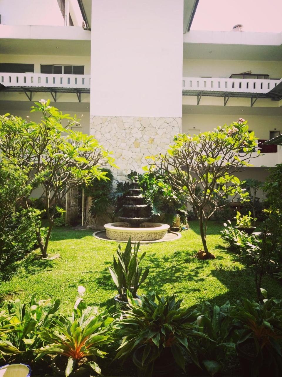 Hotel Roemah Moesi Medan Exterior foto